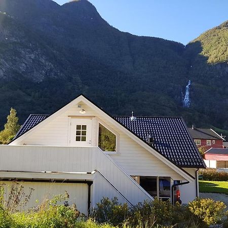 Bright And Cozy Apartment 1.5Km From City Centre Aurland Eksteriør bilde
