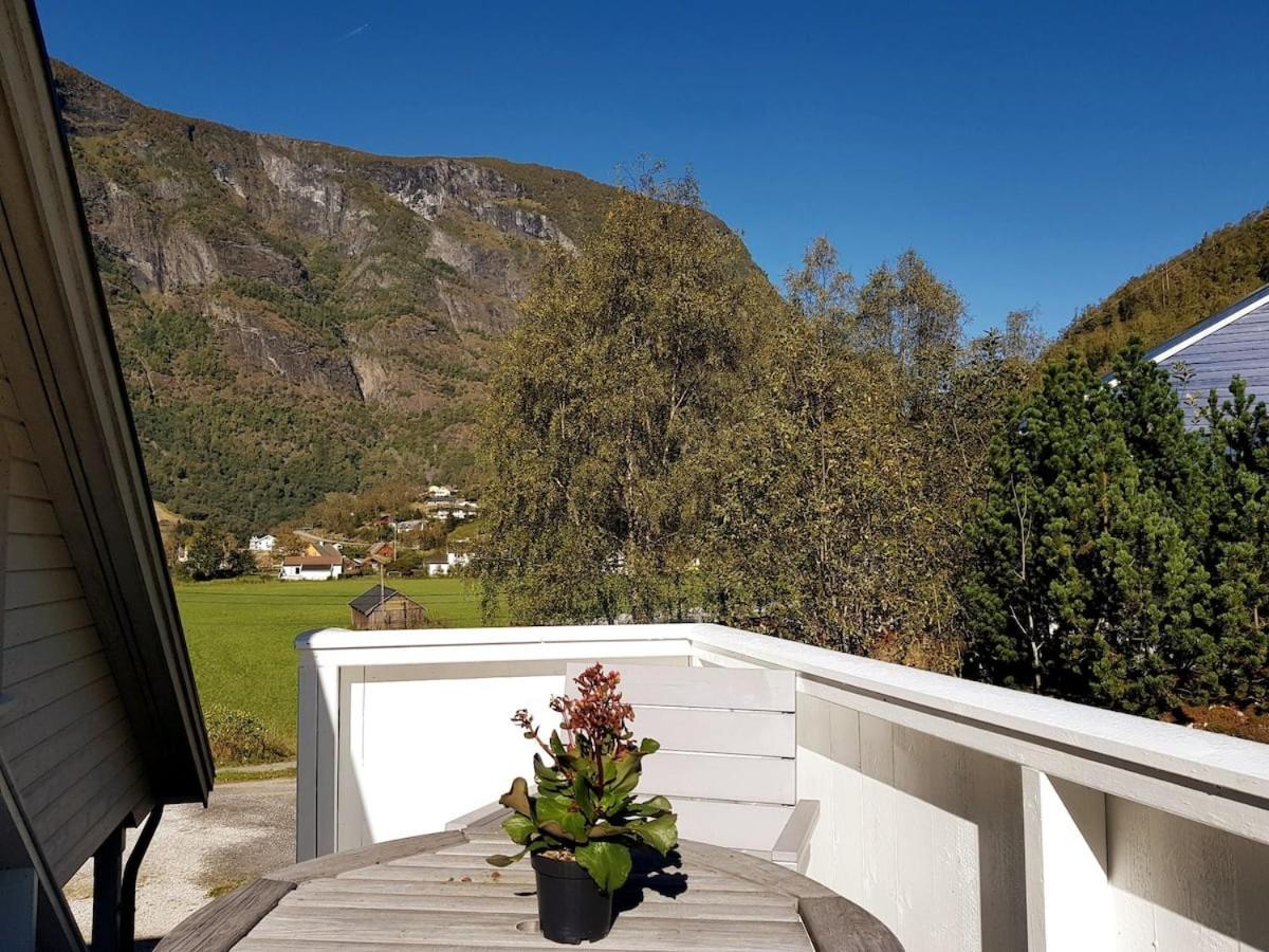 Bright And Cozy Apartment 1.5Km From City Centre Aurland Eksteriør bilde